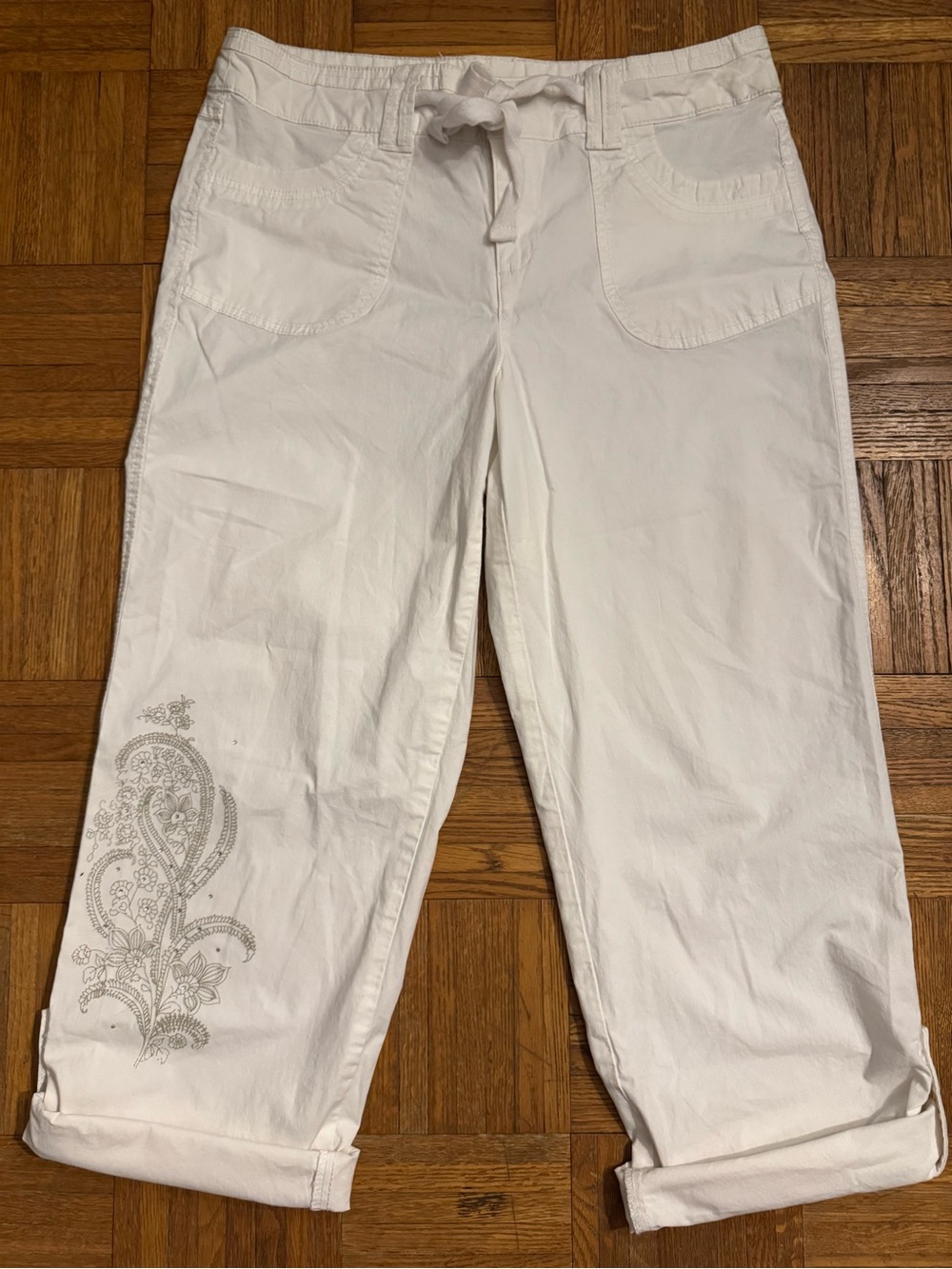 Style & Co. Drawstring White Ankle Pants & Embroidered Design